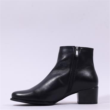 Regarde Le Ciel Jolene Side Panel Studs - Black Leather